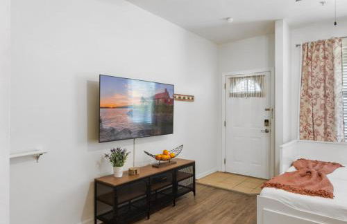 Convenient & Inviting - Fully-Equipped 2BD Condo - Foto 9