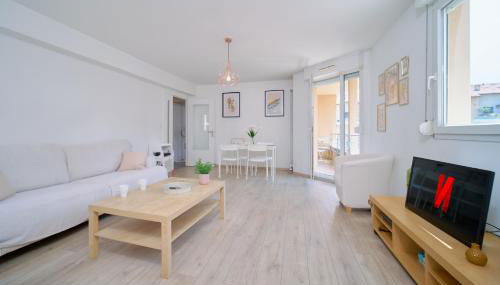 Bright, 2 bedrooms, central, garage and balcony - Foto 2