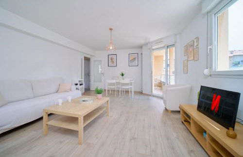 Bright, 2 bedrooms, central, garage and balcony - Foto 2