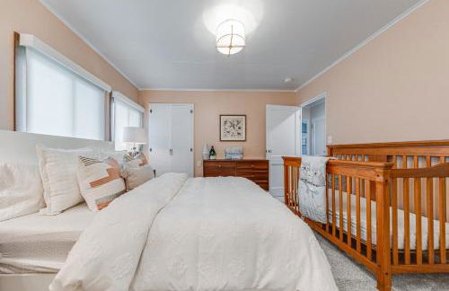 Beautiful 3BR Home Near Lake MI - Photo 19