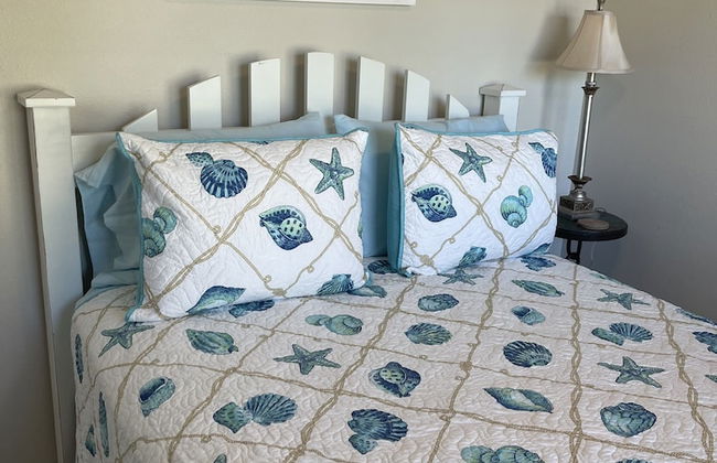 Coastal Retreat 3 Bedroom Home by RedAwning - Photo 6