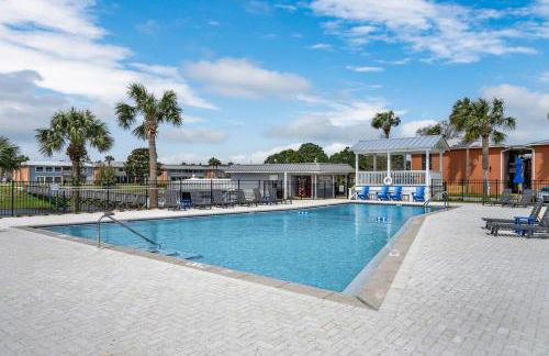 240 Queen Bed, 3 Pools, 80in TV - Foto 3