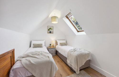 Charming cottage with hot tub & private garden - Photo 15