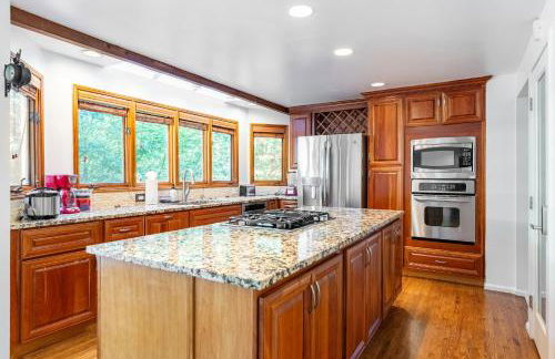 Spacious 3BR Redmond Home with Fireplace & BBQ - Foto 15