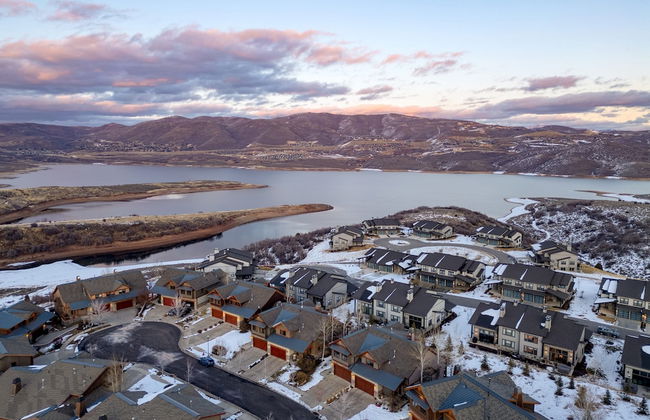 Blue Skies Lakeside Family-friendly Getaway w Hot Tub BBQ - Foto 31