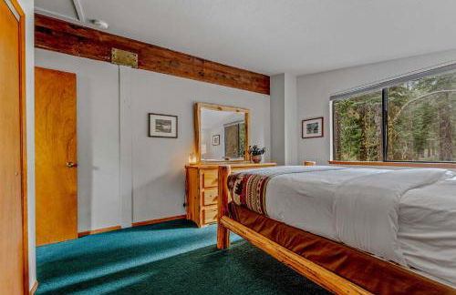 Near Northstar Wooded Retreat with Deck & Loft - Foto 20