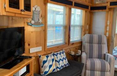 Knotty but Nice-sleeps 6-one minute to lake! - Foto 18