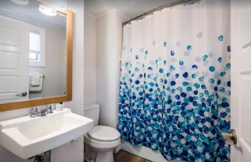 Water's edge renovated Condo with Marina Views - Foto 9