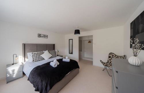 Woodside Barn Sleeps 14 with Hot Tub - Photo 19