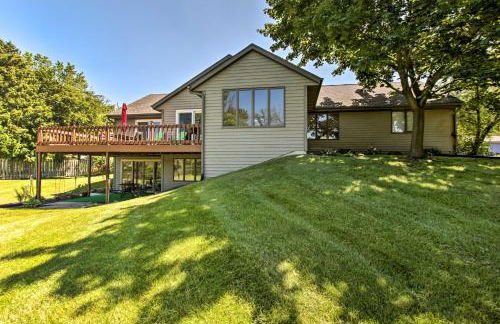 Family Home with Deck, Yard, Dock on Rock River - Foto 3