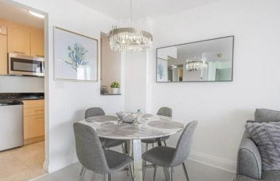 Modern Condo by the Beach, Water Taxi Stop, Prime Location! - Foto 14