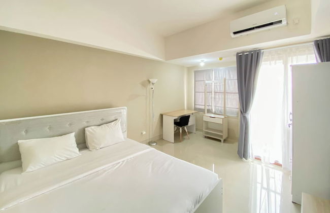Homey and Nice 1BR at LRT City Jatibening Apartment - Photo 2
