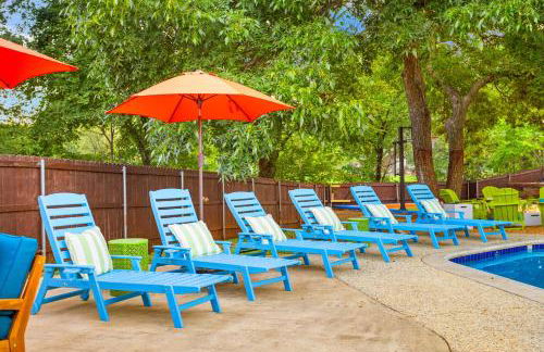 Resort Style Backyard Pool Pickleball Court - Foto 63