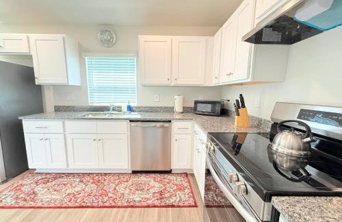 New 4-Bedroom Home – Perfect for Your Stay! - Foto 5