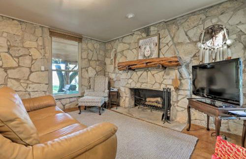 Blanco Riverfront Historic Home, 3 Mi to Downtown! - Foto 4