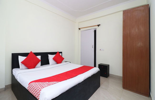 OYO 14130 Home 2Bhk Comfy Shyamkhet - Foto 8