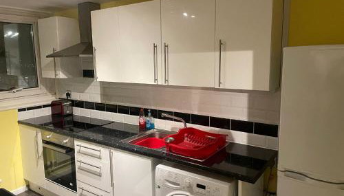 "Snooze Central" - City Centre Apartments above Victoria Centre Shopping Centre with full Kitchen in Milton Street - up to 4 Beds - most Central Location next to the Hilton Hotel - Parking for Cars or Vans from Five Pounds a day - Sunday 1pm Check-Out - Foto 4