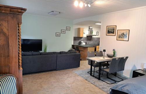 Schloss Hilbringen Wirtschaftsgebäude - Foto 1