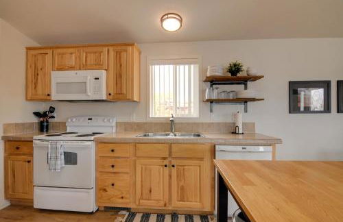 Utah Retreat - Hot Tub, Deck and Near National Parks - Foto 10