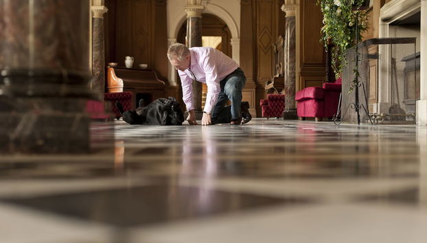 Check-in/check-out kiosk