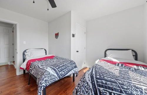 Cozy escape with Hot Tub, ideal for family & friends - Photo 10