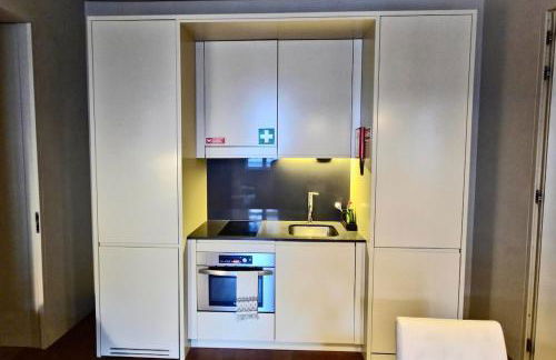 Gary01 Exclusive Top Floor 2BD by the Timeout Market - Photo 51