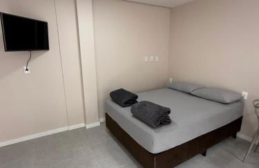 AP frente à praça bem localizado - Foto 4