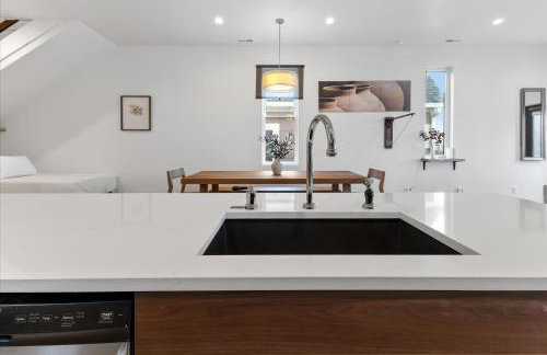 Spacious Downtown Indy Home Perfect for Groups - Photo 29