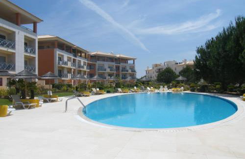 Luxurious first floor apartment with balconies overlooking pool and gardens. - Foto 31