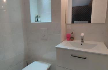 Logement neuf centre du village aux pieds du château - Foto 12