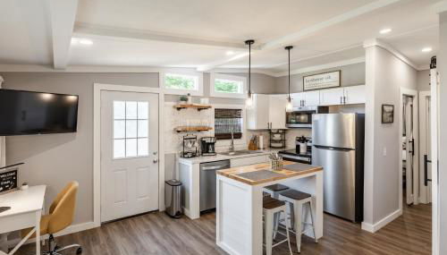 Cozy Villa Stay Gorgeous Views Unit C - Photo 1