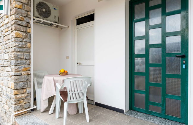 2 bedroom Apartment in Diano Castello with swimming pool and garden - Photo 6