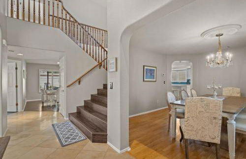 French Country Charm with Pool and Mountain Views - Foto 33