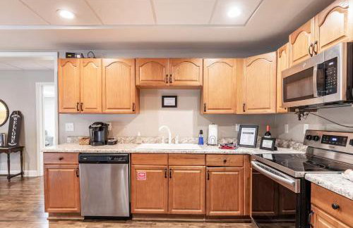 Cozy Country Poolside Getaway, 2BR, Near ATL - Foto 8