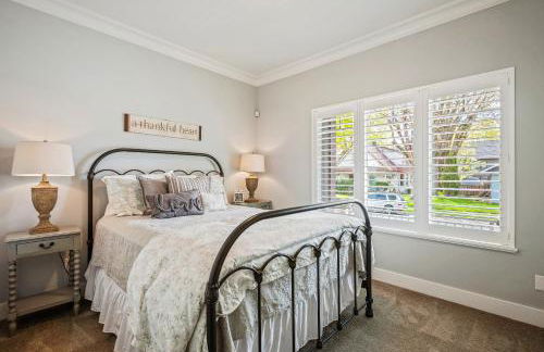 Spacious 4BR 3B 2 Kitchen with bathtub sleeps 11 guests - Foto 15