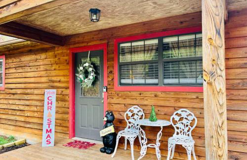 Smoky Mountain Cabin with HOTTUB - Photo 20