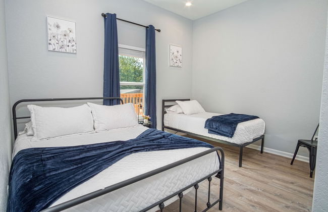 Inviting 4BR 2BA Near Downtown Riverwalk - Foto 19