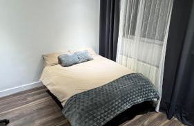 Spacious 3 Bed House with Garden & Free Parking - Foto 14