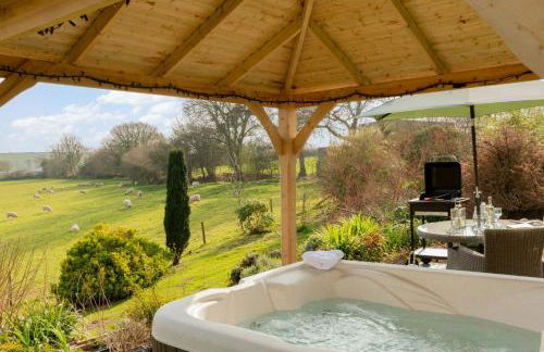 Linhay at East Trenean Farm -Luxury retreat for 2 with stunning rural views, private hot tub and EV charging - Foto 13