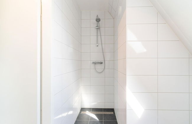 Luxe Stay With Sauna & Garden - Photo 17