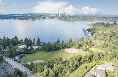 Private park in a cozy home next to I-90 huge yard - Foto 87