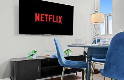 1BR • City Views • Queen + SofaBed • WiFi & 2 TVs - Photo 3