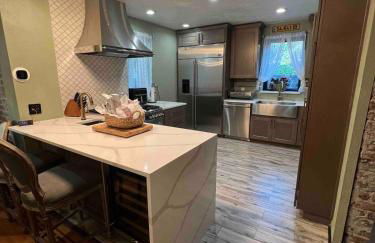 4 BR Luxurious-Gem Mansion in Heart of Denver - Foto 25