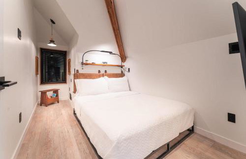 Artisan Oasis-hot Tub Fire Pit 8bd Whole House - Photo 30