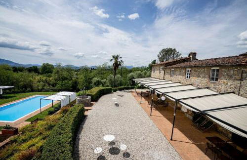 Casale rinnovato immerso nella campagna con splendida piscina privata - Foto 35