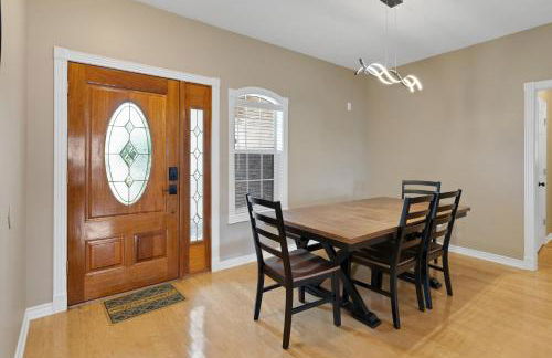 Luxury Home with Gourmet Kitchen - 3 Miles to A&M, Sleeps 14 - Foto 8