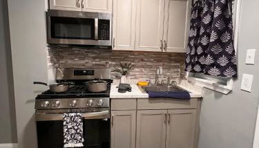 Cozy Modern Home with Large Fenced in Backyard - Foto 4