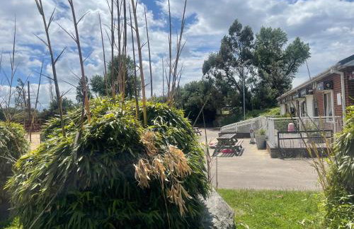 Cosy Flat behind a CreekBeach in Grays - Foto 11