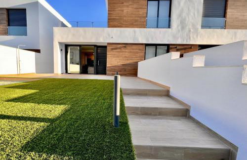 La Masion de Tout Seasonal Rental - Photo 12