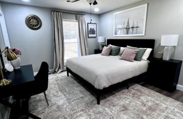 Quiet Stylish Stay with Office Space near Downtown - Foto 8